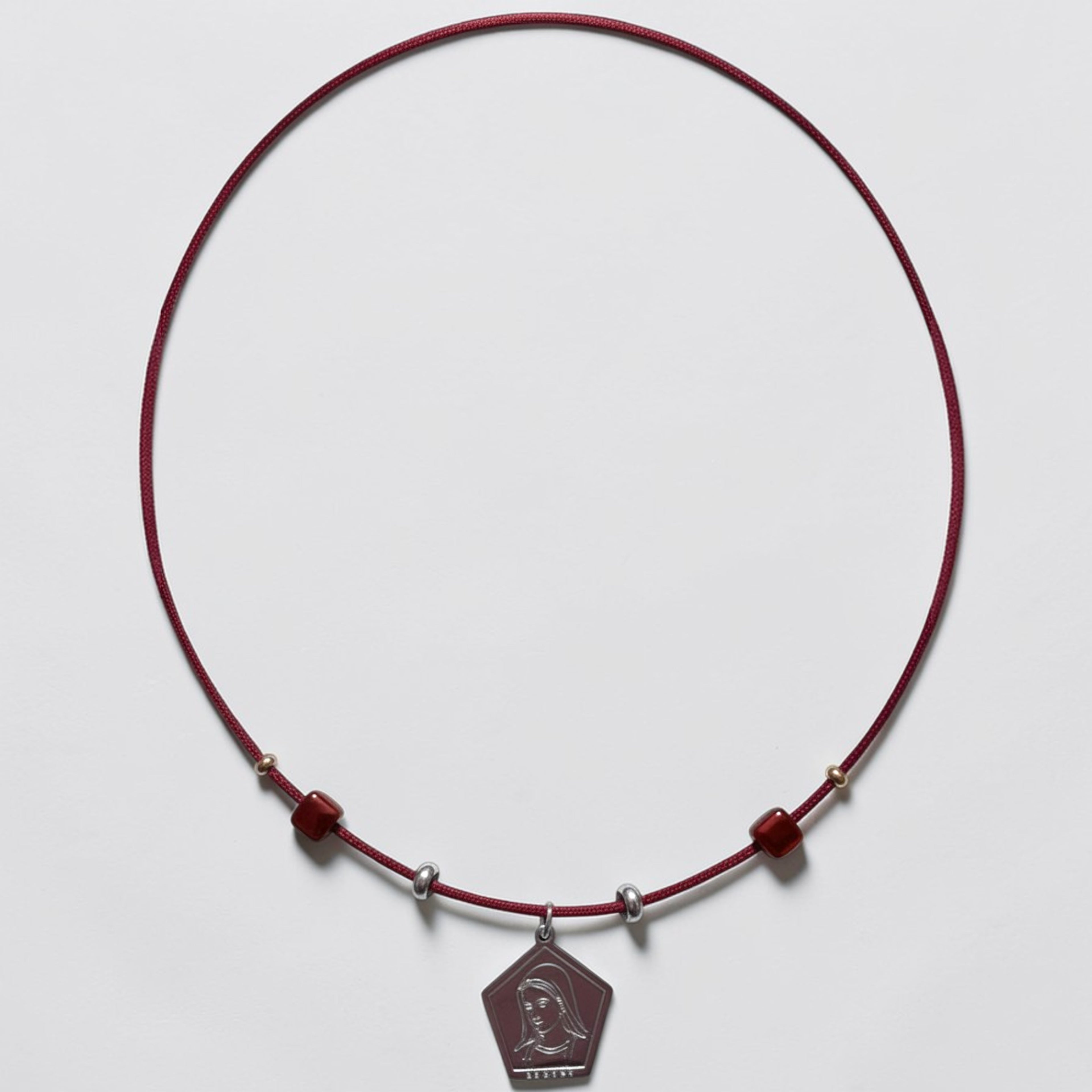 Medalla con cordón de seda satinada