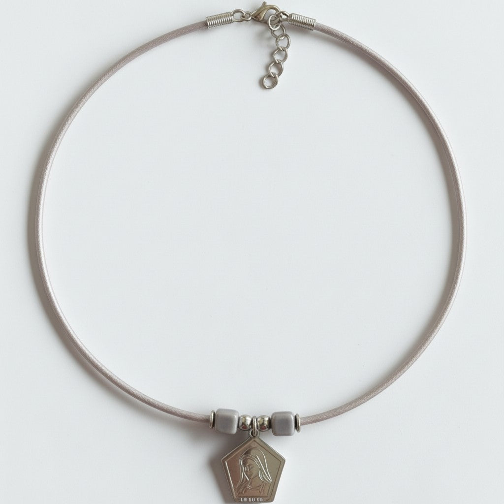 Medalla con cordón de seda satinada